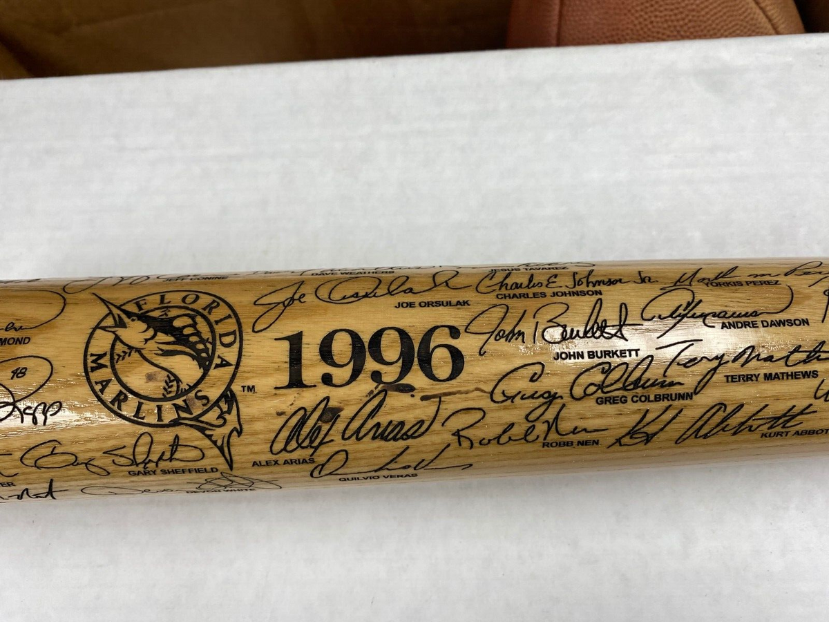 1996 HEAVY HITTER FLORIDA MARLINS TEAM SIGNED LIMITED EDITION BAT W/BOX