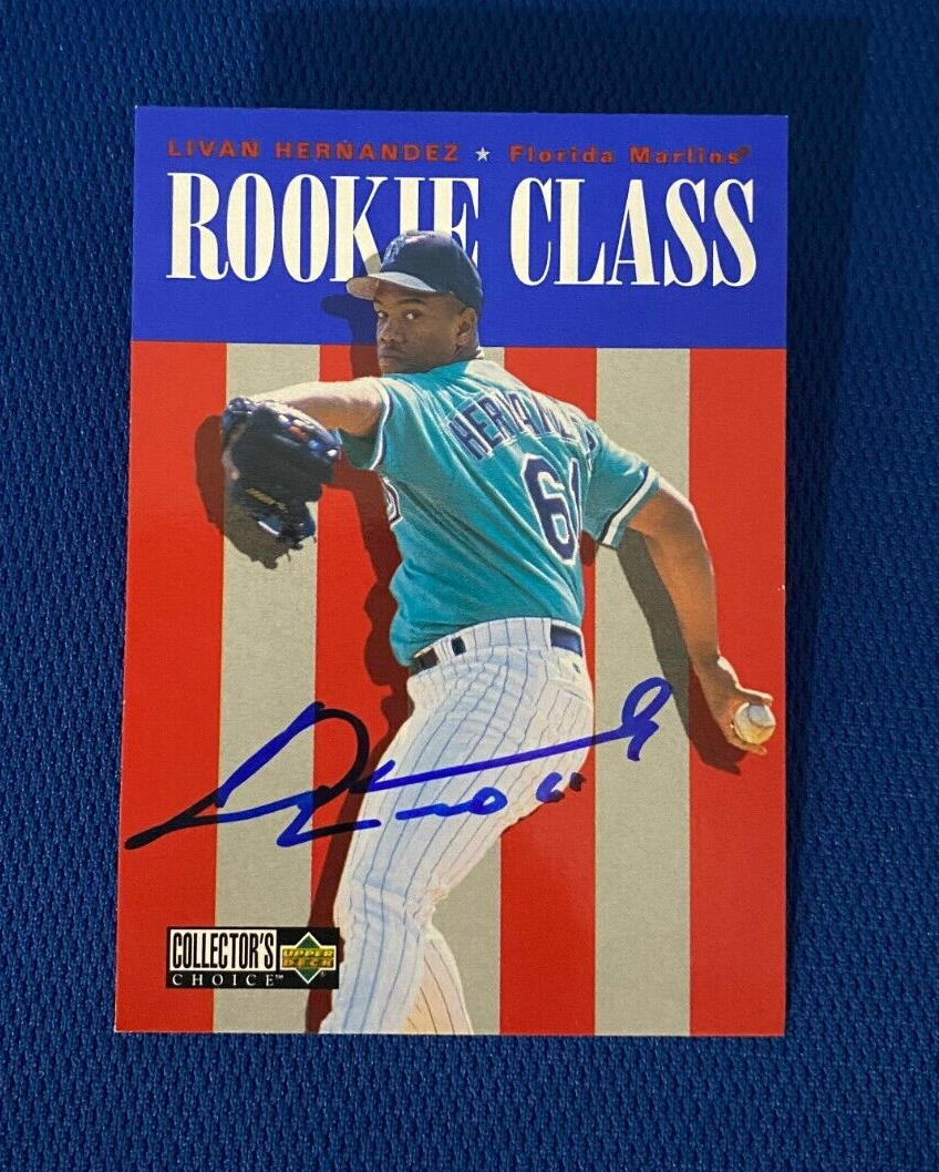 1996 UD COLLECTORS CHOICE LIVAN HERNANDEZ MARLINS RC SIGNED CARD #432 W/COA