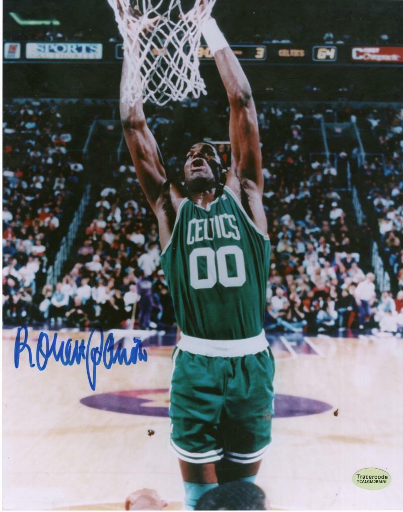 ROBERT PARRISH BOSTON CELTICS SIGNED AUTOGRAPHED 8X10 PHOTO W/ COA