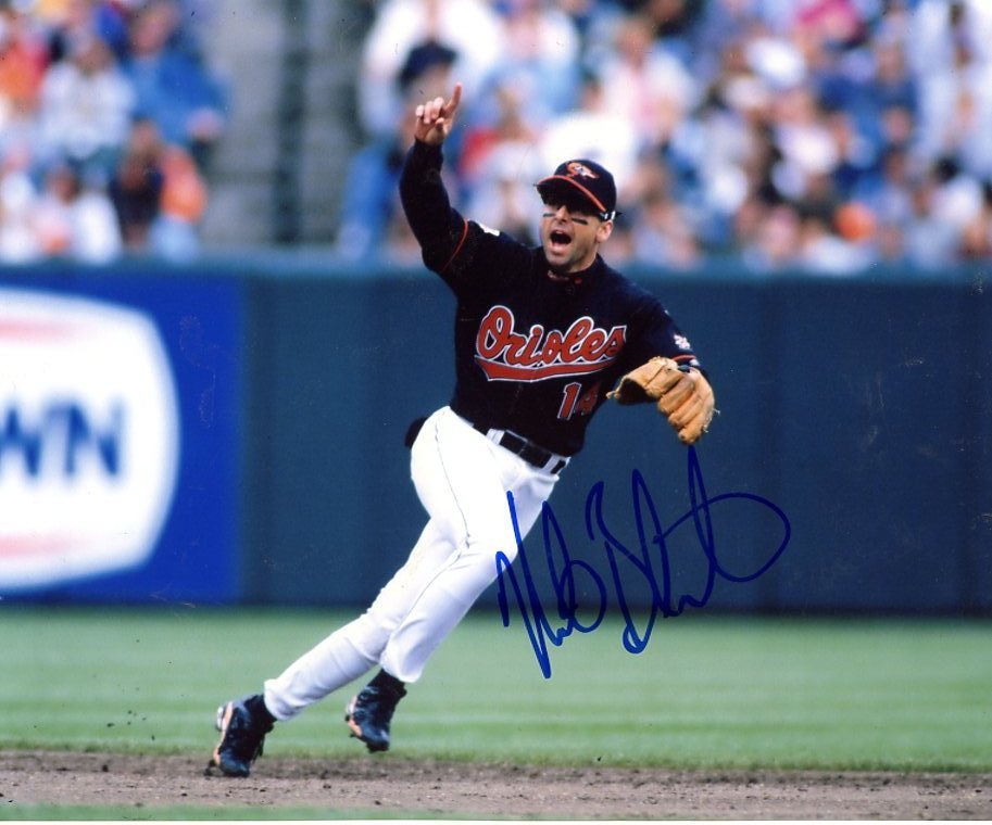 MIKE BORDICK BALTIMORE ORIOLES SIGNED AUTOGRAPHED 8X10 PHOTO W/COA