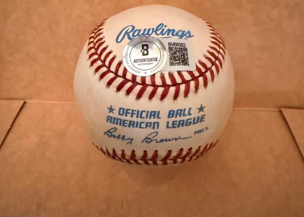 DON MATTINGLY NEW YORK YANKEES SIGNED VINTAGE A.L. BASEBALL BECKETT AUTH