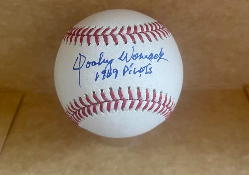 DOOLEY WOMACK 1969 PILOTS SIGNED AUTO M.L. BASEBALL BECKETT AUTHENTICATED