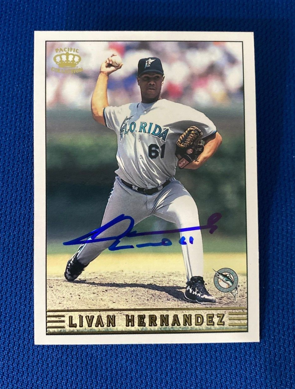 1999 PACIFIC LIVAN HERNANDEZ FL MARLINS AUTOGRAPHED SIGNED CARD #115 W/COA