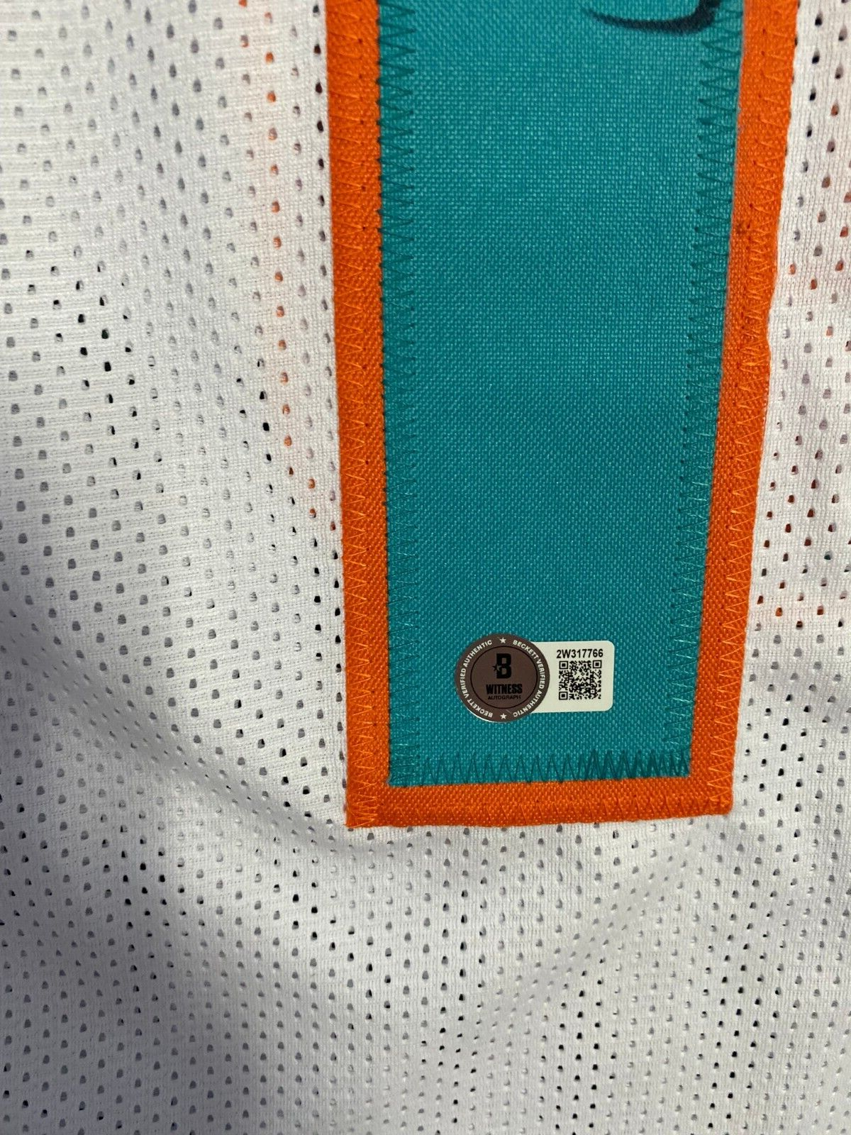 TYREEK HILL DOLPHINS SIGNED AUTO WHITE CUSTOM FOOTBALL JERSEY SZ XL BECKETT **