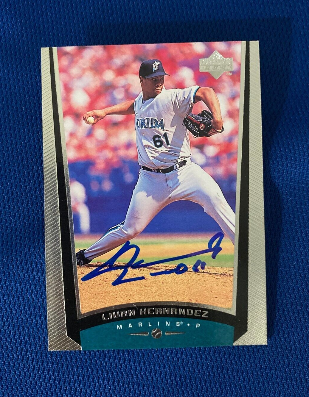1998 UPPER DECK LIVAN HERNANDEZ FL MARLINS AUTOGRAPHED SIGNED CARD #102 W/COA