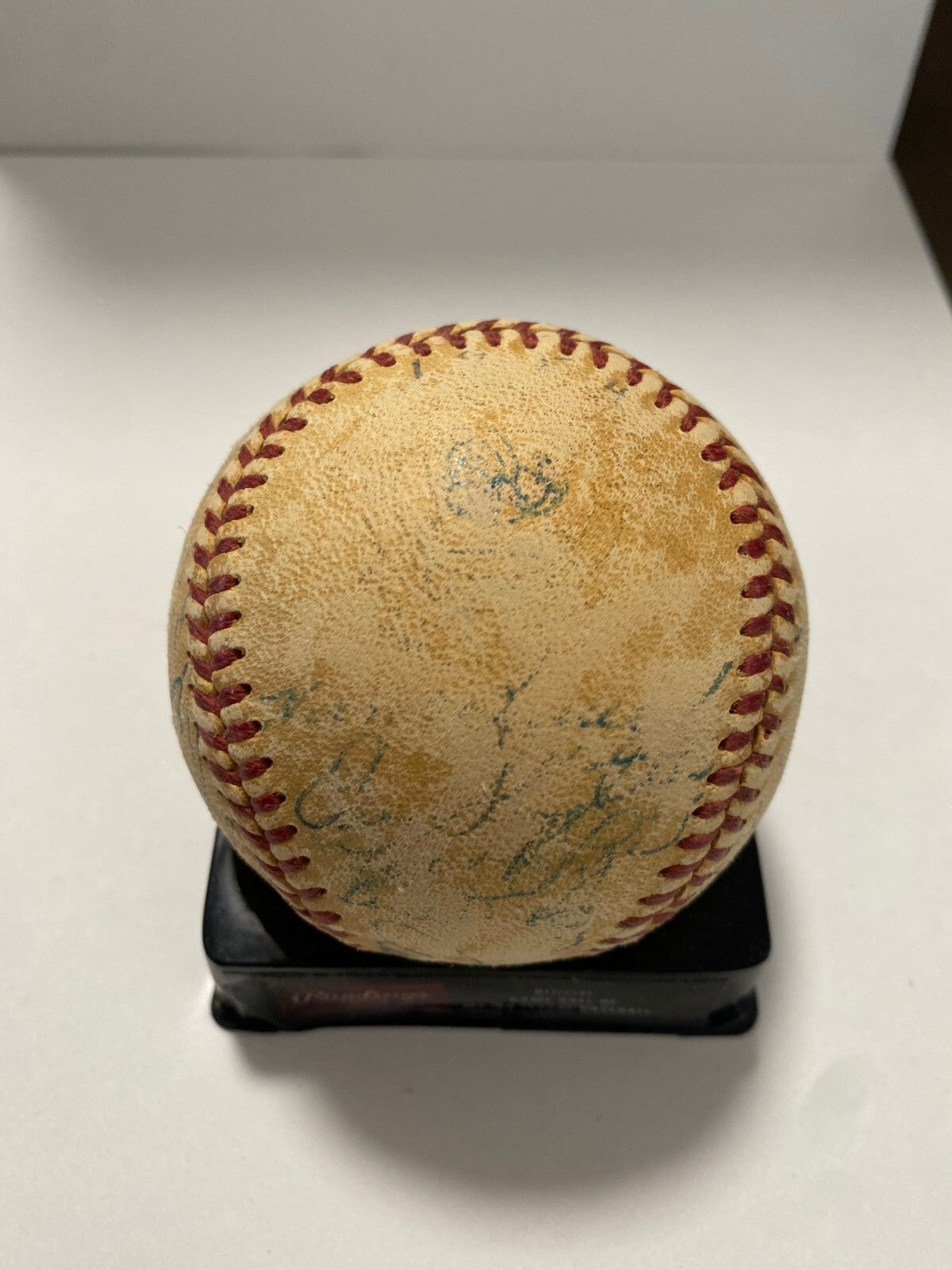 1954 NEW YORK YANKEES TEAM SIGNED AUTOGRAPHED BASEBALL BECKETT LOA MANTLE BERRA