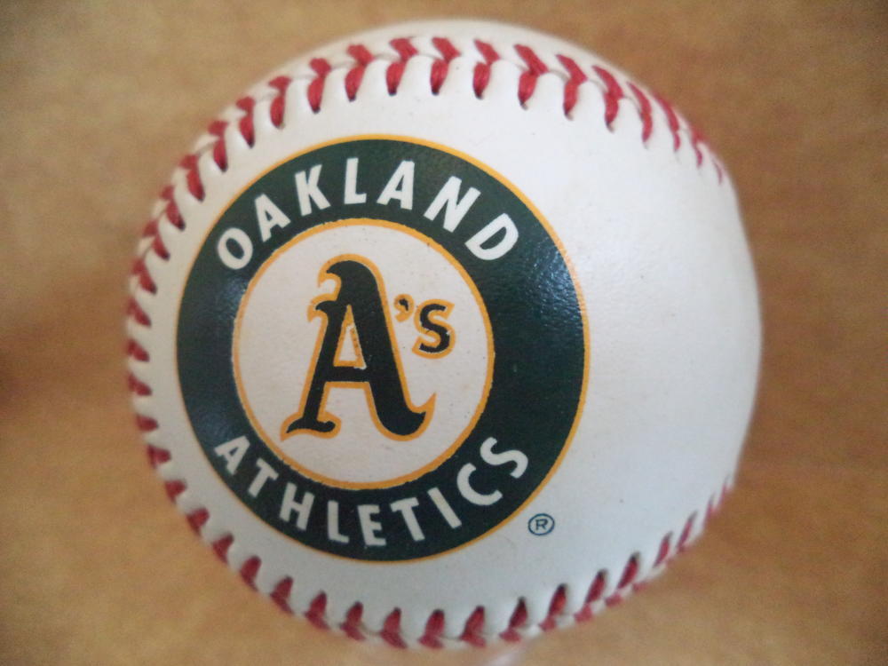 OPENINDAY 4/2/97 A'S COMMEMORATIVE MARK MC'GWIRE FOTOBALL BASEBALL COLLECTIBLE