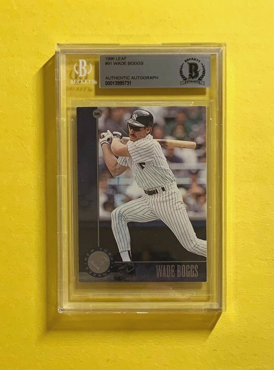 1996 LEAF WADE BOGGS #91 AUTHENTIC AUTO BECKETT CERTIFIED HOF