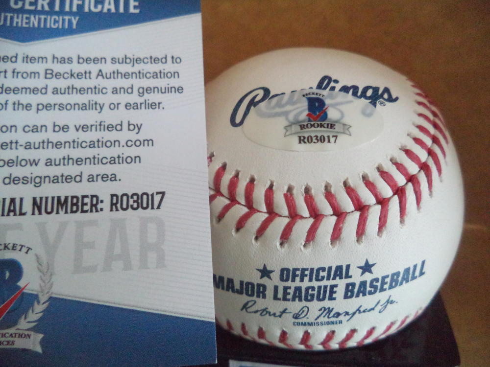 KYLE HOLDER NEW YORK YANKEES ROOKIE YEAR SIGNED ML BASEBALL BECKETT R03017