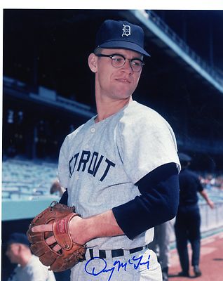 DENNY MCLAIN DETROIT TIGERS SIGNED AUTOGRAPHED 8X10 PHOTO POSED
