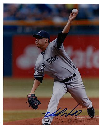 VIDAL NUNO ACTION NEW YORK YANKEES SIGNED AUTOGRAPHED 8X10 PHOTO