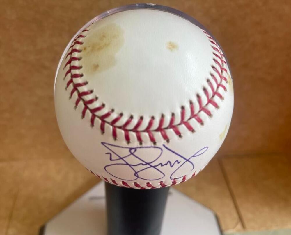 OMAR VIZQUEL INDIANS/MARINERS SIGNED AUTOGRAPHED M.L. BASEBALL BECKETT AUTH