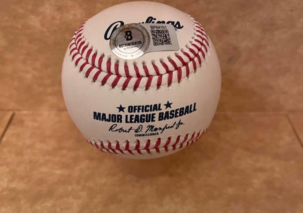 LIVAN HERNANDEZ MVP 1997 WS  SIGNED AUTOGRAPHED M.L. BASEBALL BECKETT AUTH