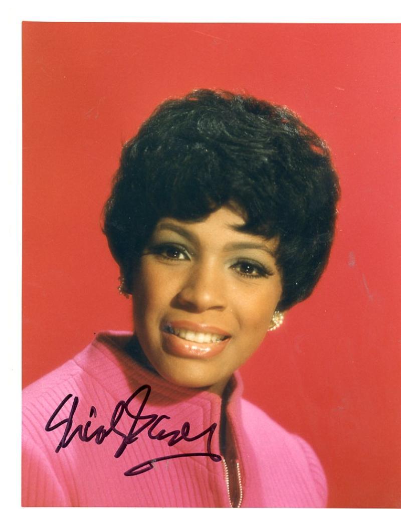 SHIRLEY BASSEY WELF SINGER LEGEND SIGNED AUTOGRAPHED 8X10 PHOTO W/ COA
