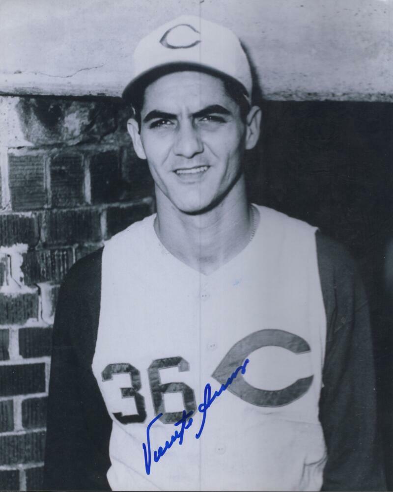 VINCENTE AMOR CINCINNATI REDS SIGNED AUTOGRAPHED 8X10 PHOTO W/ COA