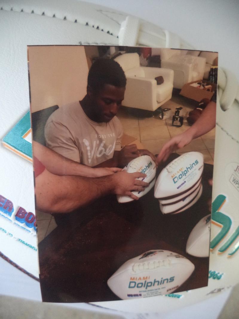KENYAN DRAKE MIAMI DOLPHINS SIGNED LOGO FOOTBALL W/ PICTURE PROOF JSA 