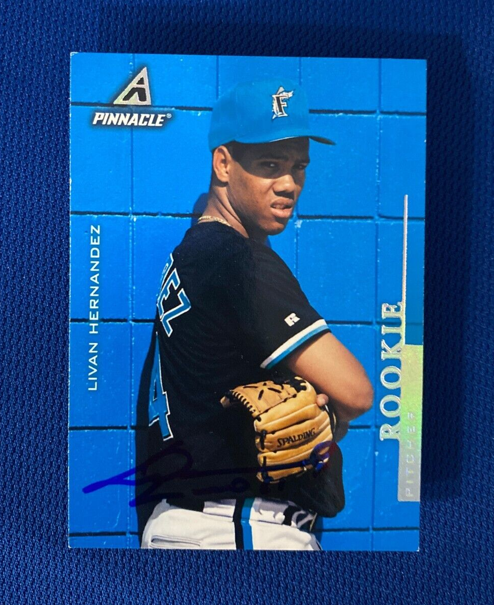 1997 PINNACLE LIVAN HERNANDEZ FL MARLINS RC AUTOGRAPH SIGNED CARD #172 W/COA *