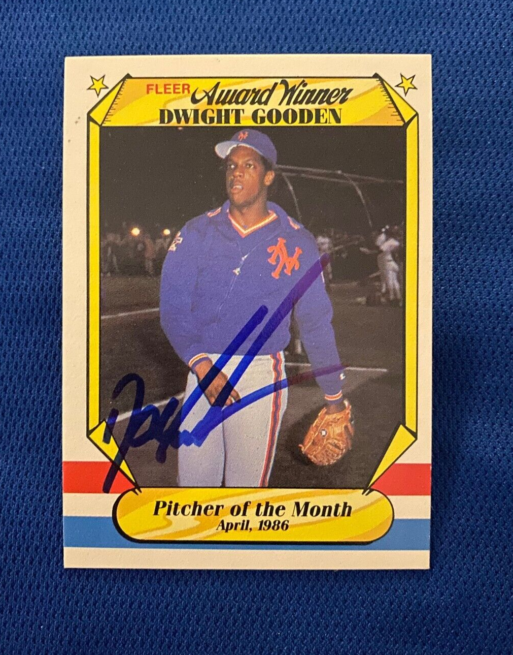 1987 FLEER DWIGHT GOODEN NEW YORK METS SIGNED AWARD WINNER CARD #15 W/COA