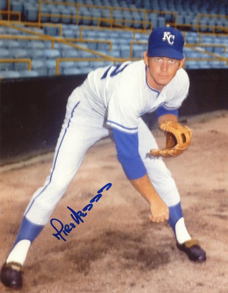 MIKE HEDLUND KANSAS CITY ROYALS SIGNED AUTOGRAPHED 8X10 PHOTO W/COA 