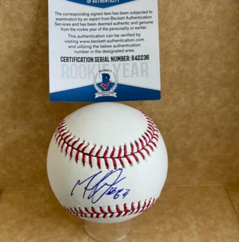 MAURICIO LLOVERA PHILADELPHIA PHILLIES ROOKIE YEAR SIGNED M.L. BASEBALL BECKETT 