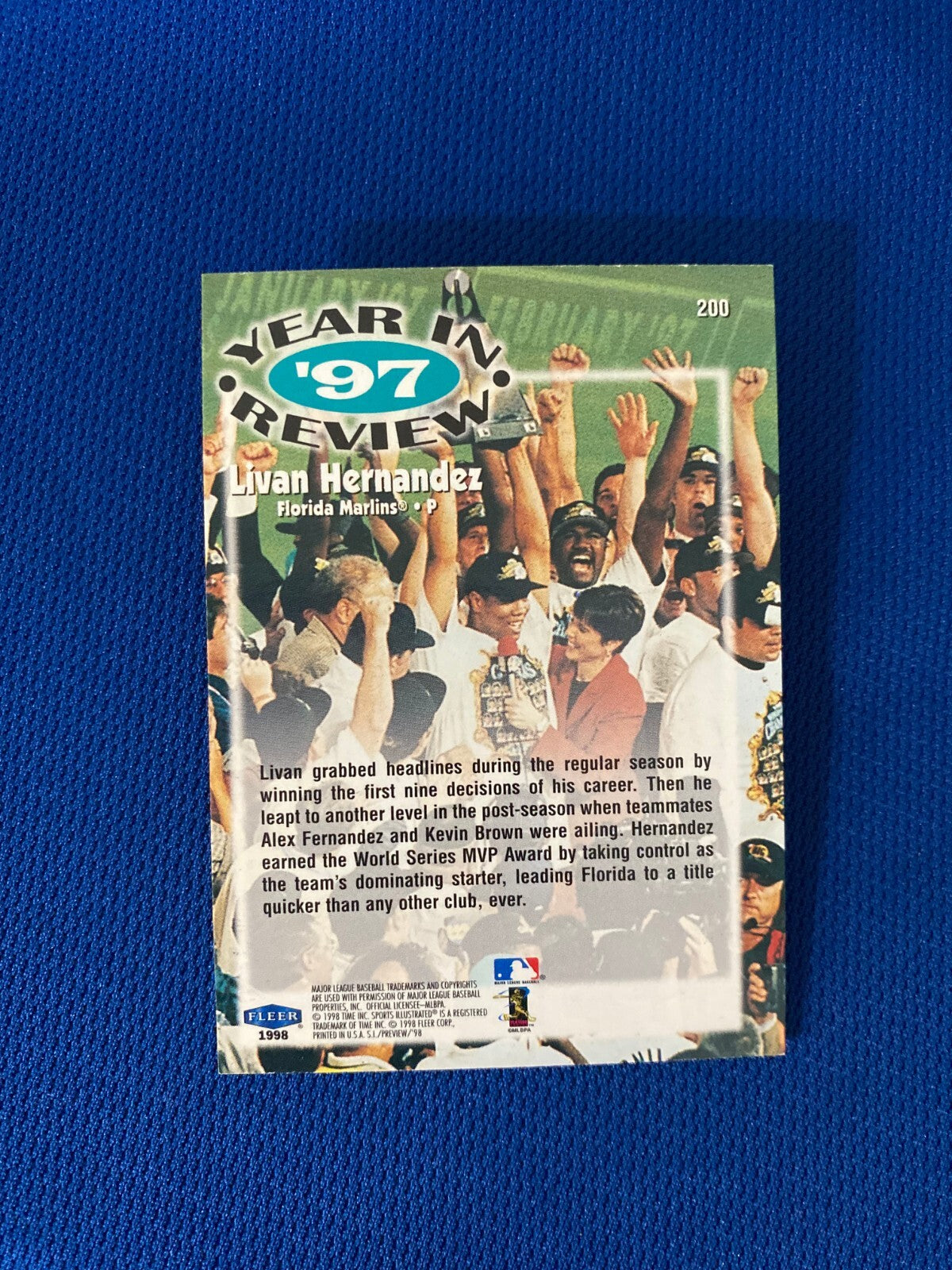 1998 FLEER SI YEAR IN REVIEW LIVAN HERNANDEZ MARLINS AUTO SIGNED CARD #200 COA *