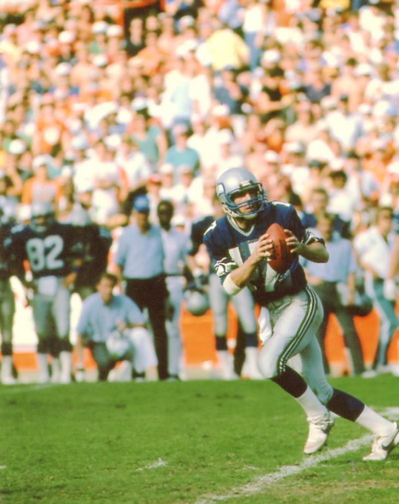 DAVE KRIEG SEATTLE SEAHAWKS UNSIGNED 8X10 PHOTO 