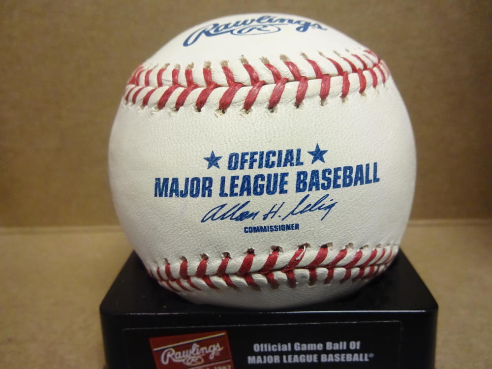 JOHNNY ESTRADA BREWERS/PHILLIES/BRAVES SIGNED M.L. BASEBALL W/COA