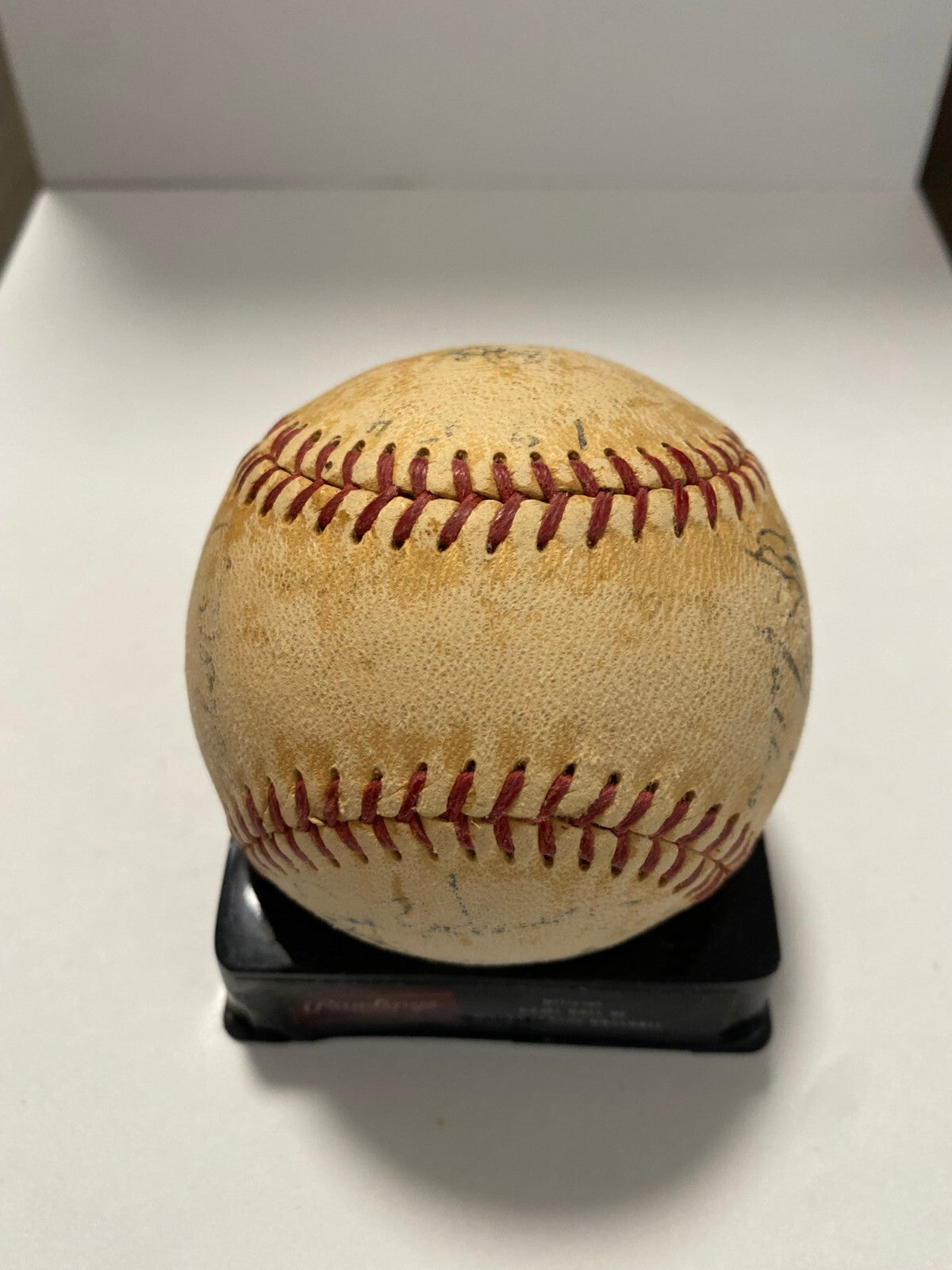 1954 NEW YORK YANKEES TEAM SIGNED AUTOGRAPHED BASEBALL BECKETT LOA MANTLE BERRA