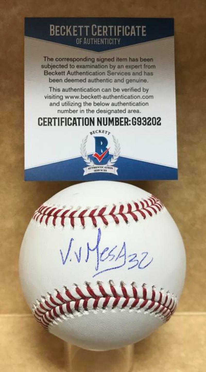 VICTOR VICTOR MESA MIAMI MARLINS SIGNED M.L. BASEBALL BECKETT G93202