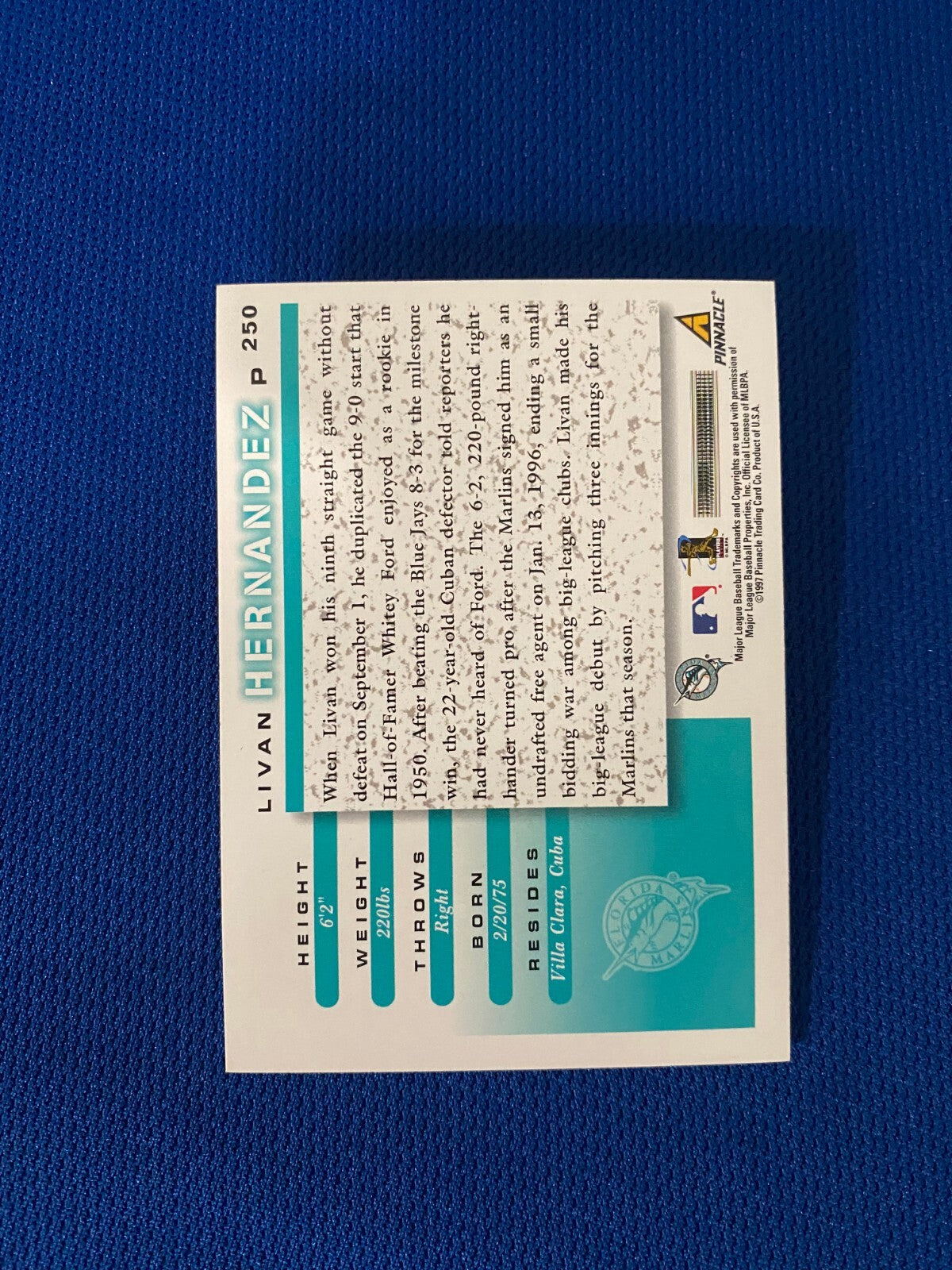 1997 SCORE LIVAN HERNANDEZ MARLINS RC AUTOGRAPHED SIGNED CARD #250 W/COA