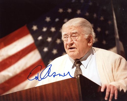 ED  ASNER  AWARD  WINNING  ACTOR   SIGNED 8X10 PHOTO