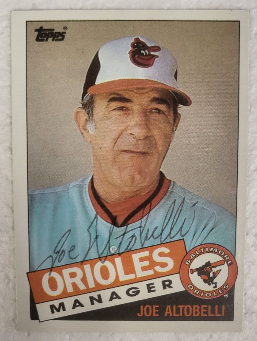1985 TOPPS JOE ALTOBELLI BALTIMORE ORIOLES MANAGER SIGNED AUTO CARD #574 W/COA