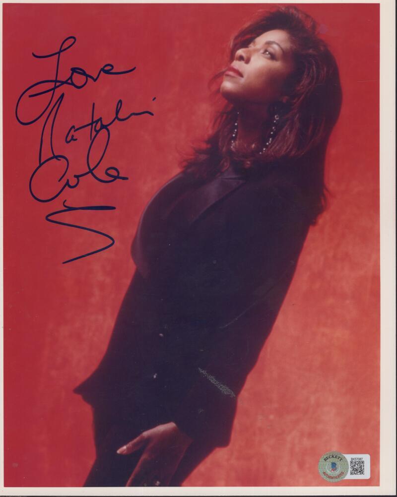 NATALIE COLE FAMOUS SINGER SIGNED AUTOGRAPHED 8X10 PHOTO BECKETT BK57087