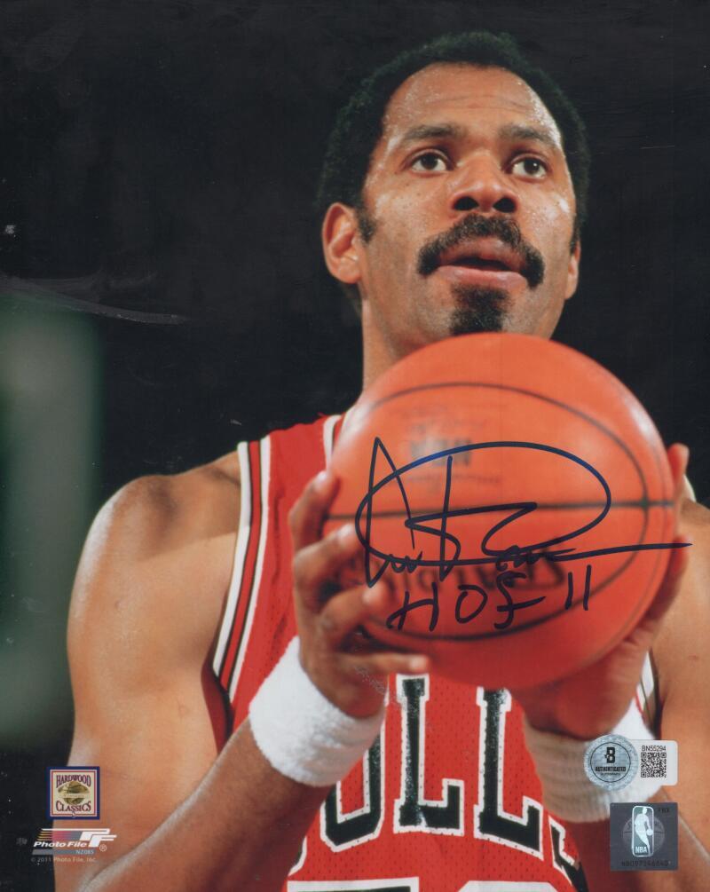 ARTIS GILMORE BULLS HOF 11 SIGNED AUTOGRAPHED 8X10 PHOTO BECKETT