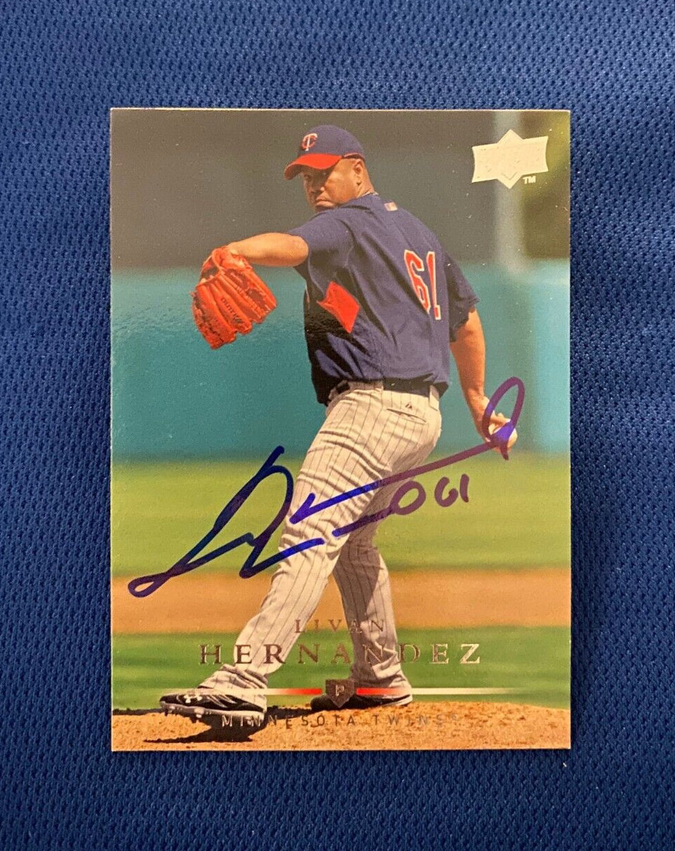 2008 UPPER DECK LIVAN HERNANDEZ TWINS SIGNED AUTOGRAPHED CARD #560 W/COA