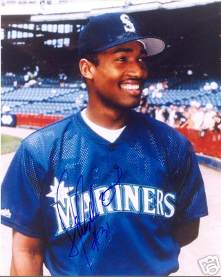 SALOMON  TORRES    SEATTLE  MARINERS  SIGNED 8X10