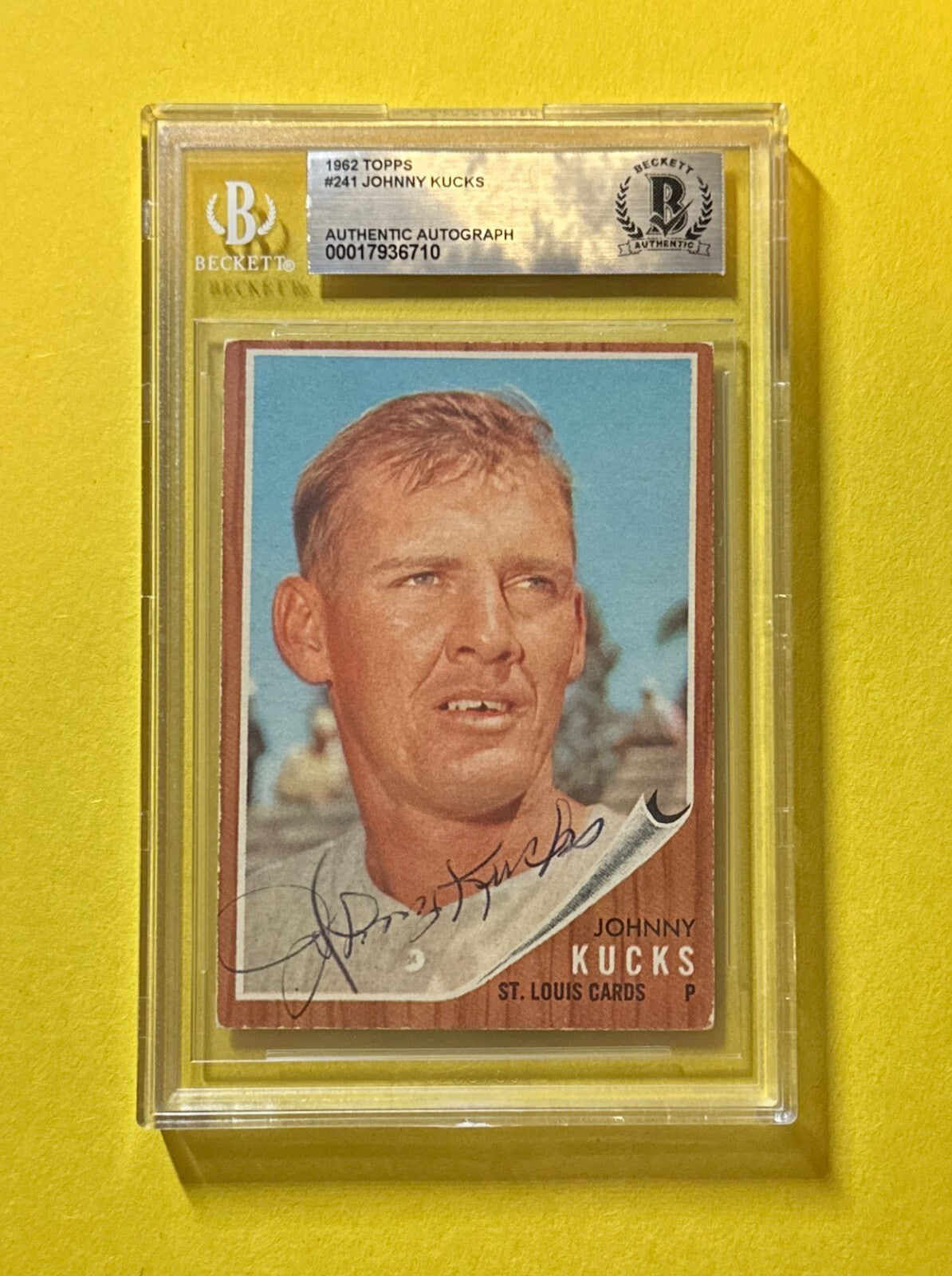 1962 TOPPS JOHNNY KUCKS #241 BECKETT AUTHENTIC SIGNED AUTOGRAPHED CARD CARDINALS