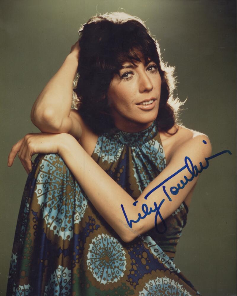 LILY TOMLIN COMEDY STAR  SIGNED AUTOGRAPHED 8X10 PHOTO W/ COA