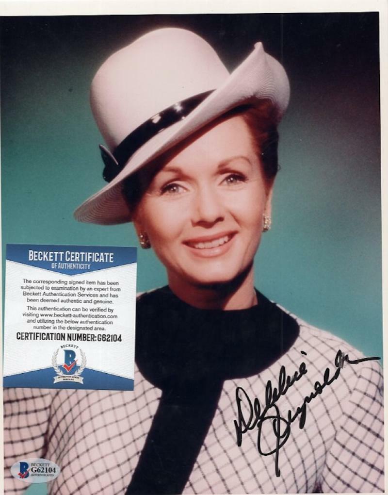 DEBBIE REYNOLDS ACTRESS SINGER SIGNED AUTOGRAPHED  8X10 PHOTO BECKETT G62104
