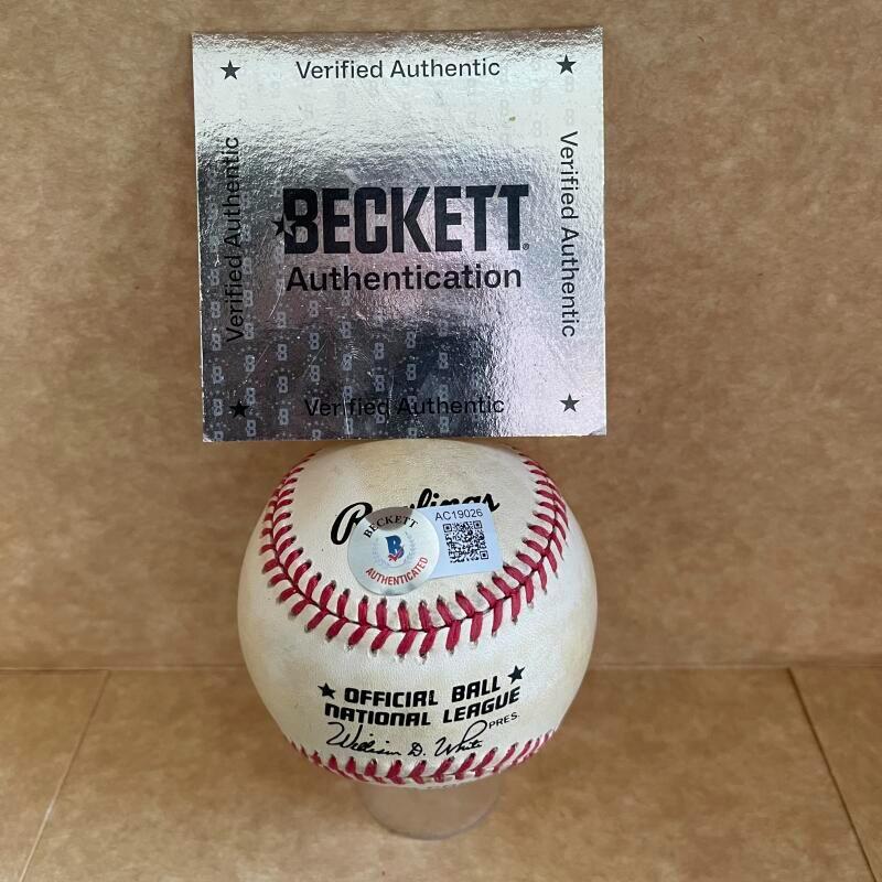 HANK AARON MILWAUKEE BRAVES SIGNED VINTAGE N.L. BASEBALL BECKETT AUTHENTICATED