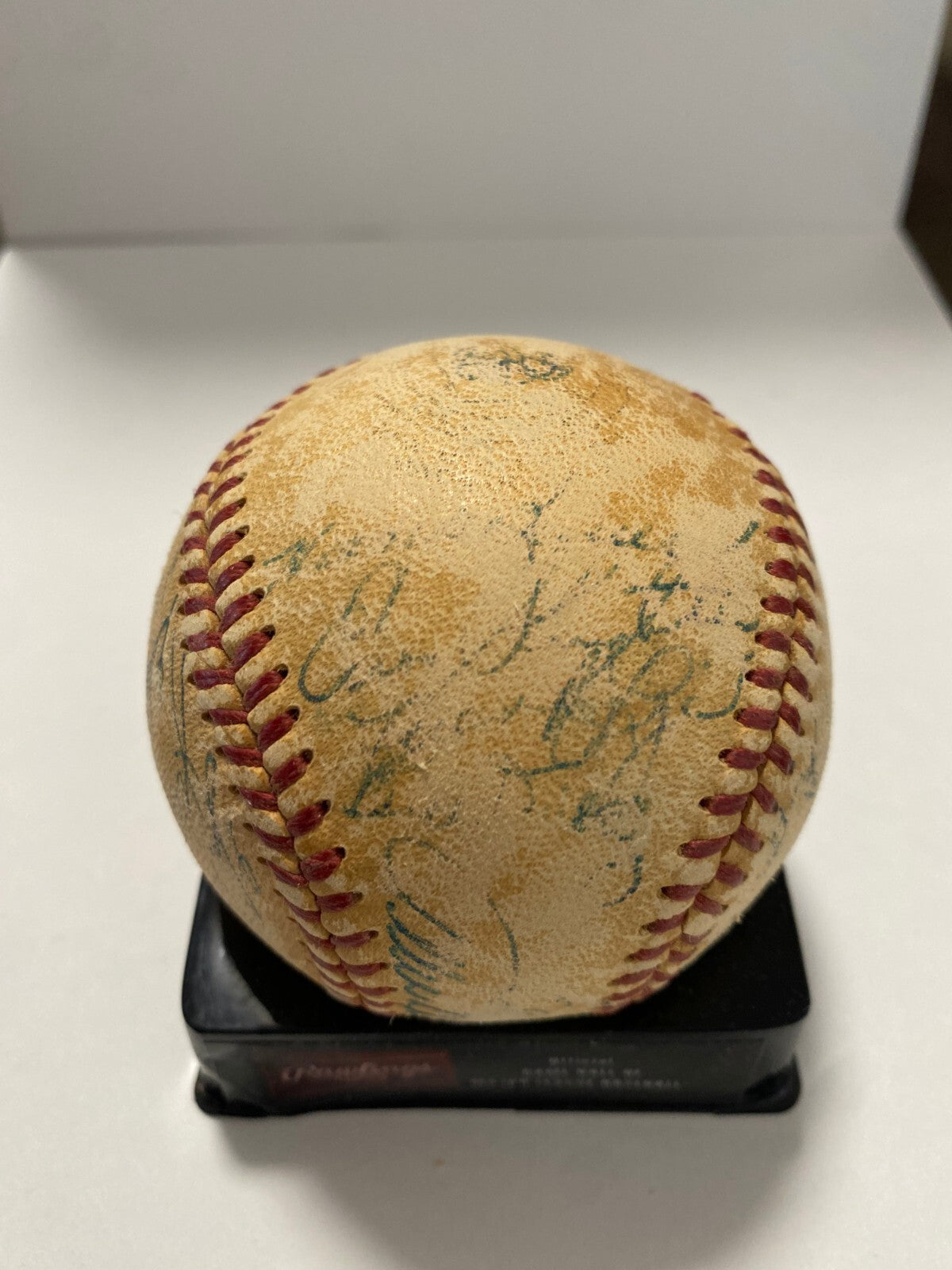 1954 NEW YORK YANKEES TEAM SIGNED AUTOGRAPHED BASEBALL BECKETT LOA MANTLE BERRA