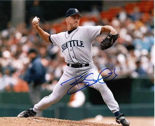 BILL SWIFT    SEATTLE  MARINERS    SIGNED 8X10 PHOTO