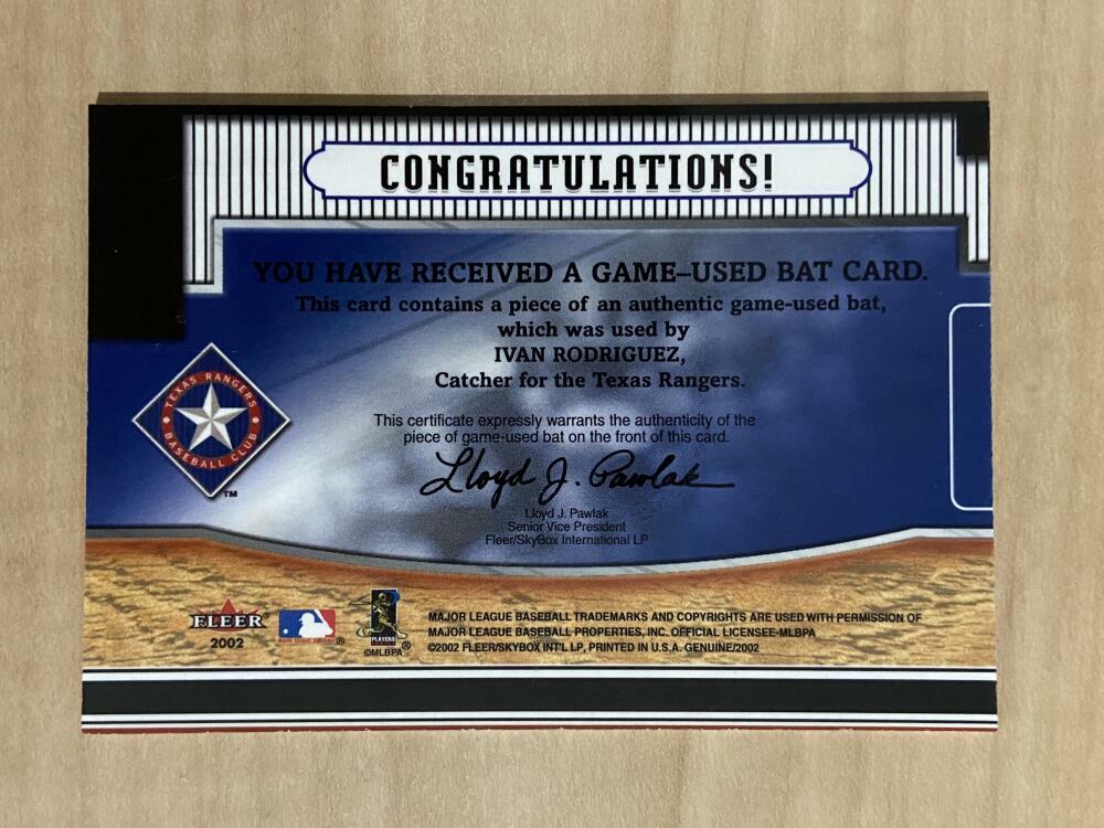 IVAN RODRIGUEZ TEXAS RANGERS 2002 FLEER GENUINE GAME USED BAT CARD