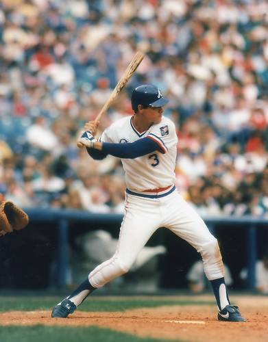 DALE  MURHPY  ATLANTA  BRAVES    UNSIGNED 8X10