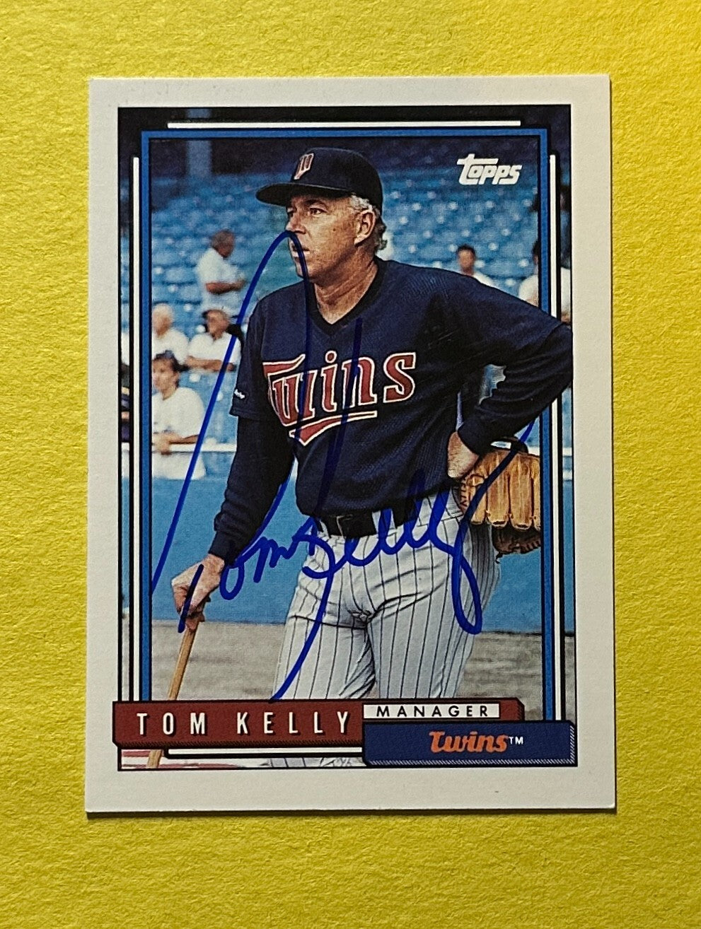 1992 TOPPS TOM KELLY SIGNED AUTOGRAPH CARD W/ COA #459 TWINS