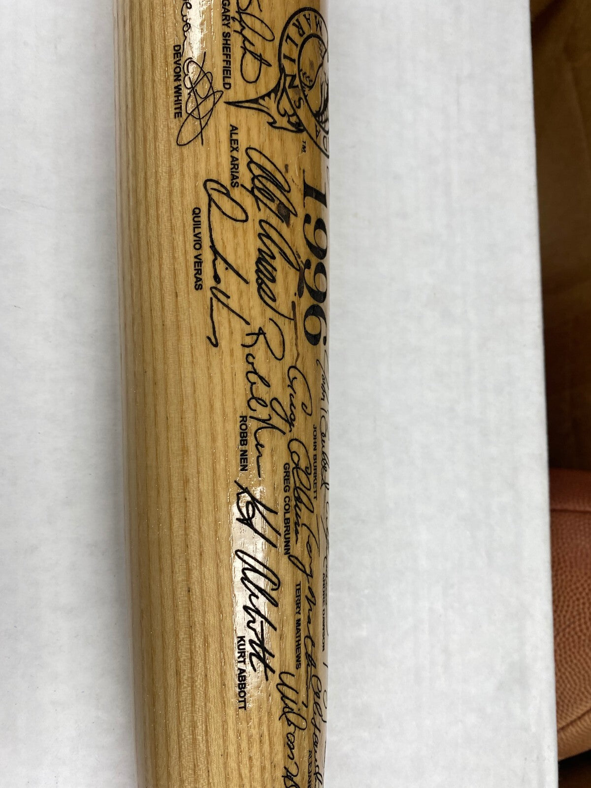 1996 HEAVY HITTER FLORIDA MARLINS TEAM SIGNED LIMITED EDITION BAT W/BOX