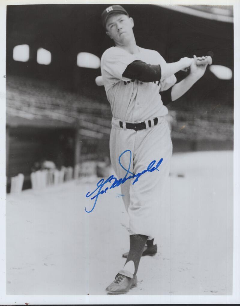 GIL MCDOUGALD YANKEES SIGNED AUTOGRAPHED 8X10 PHOTO W/ COA