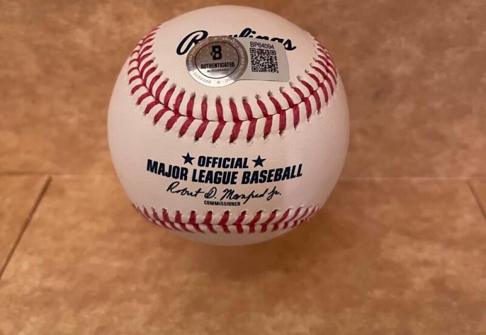 LIVAN HERNANDEZ MVP 1997 WS  SIGNED AUTOGRAPHED M.L. BASEBALL BECKETT AUTH