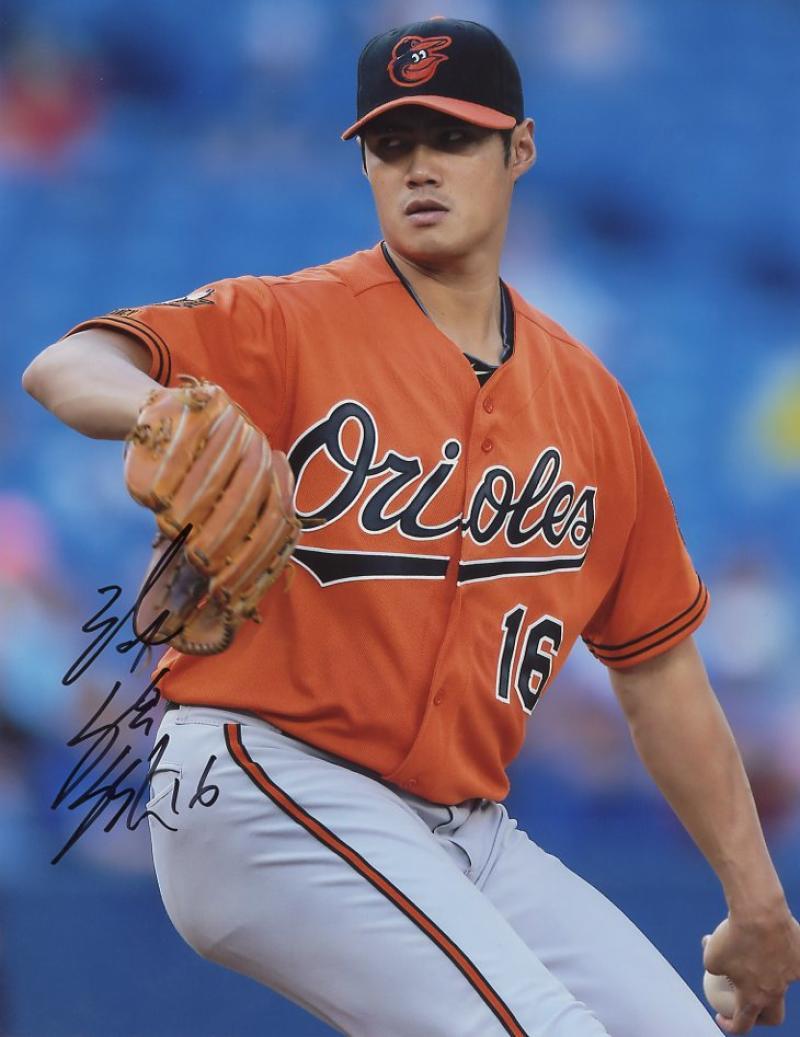 WEI-YIN CHEN #16 BALTIMORE ORIOLES SIGNED 8X10 W/COA 