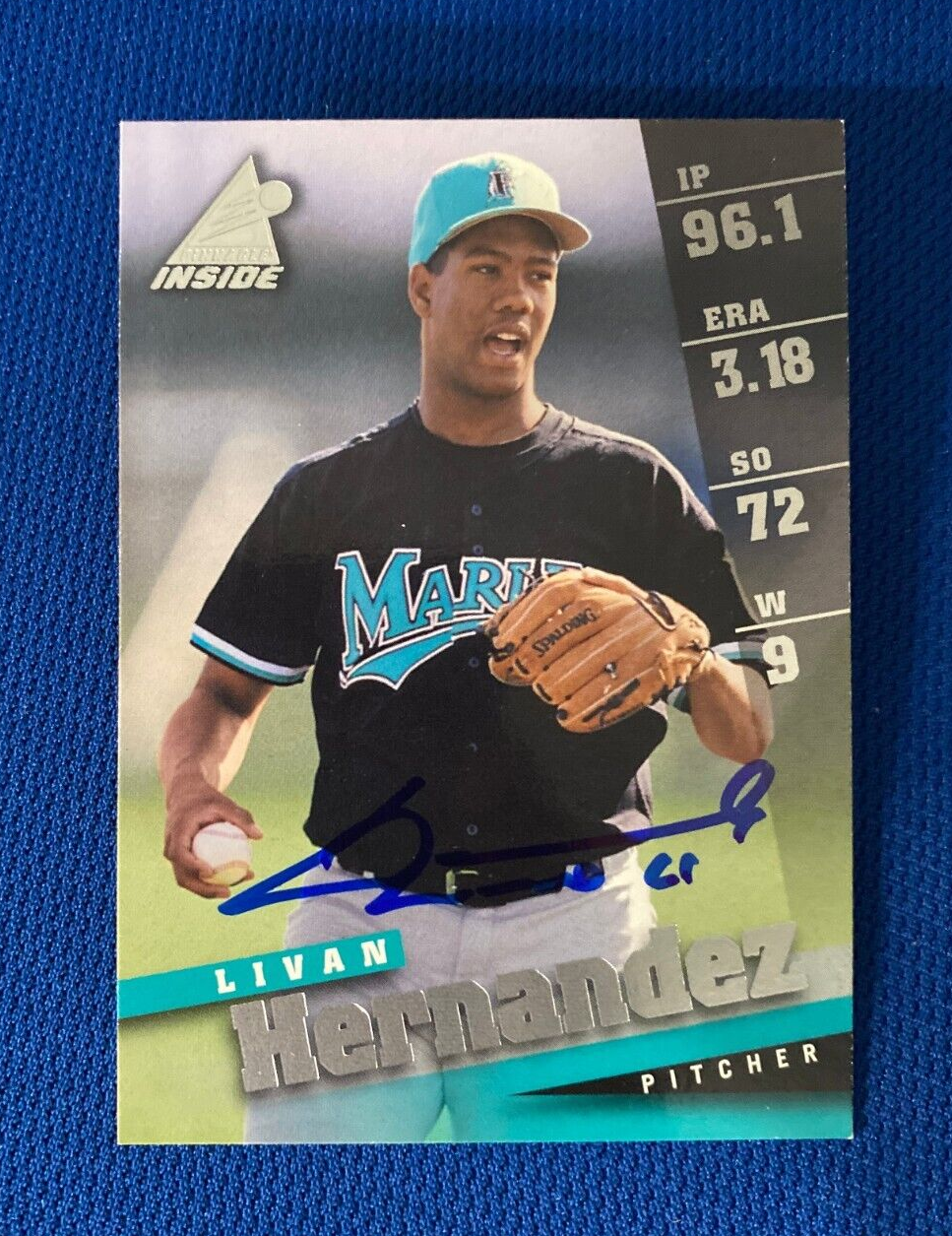 1998 PINNACLE INSIDE LIVAN HERNANDEZ FL MARLINS AUTOGRAPH SIGNED CARD #61 W/COA